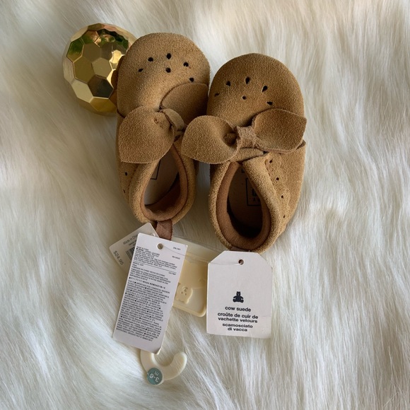 Moccasins: Suede infant GAP booties - Picture 2 of 3